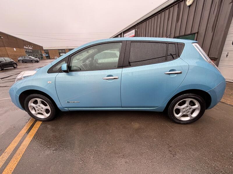 NISSAN LEAF