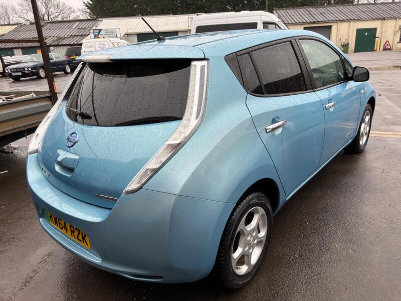 NISSAN LEAF
