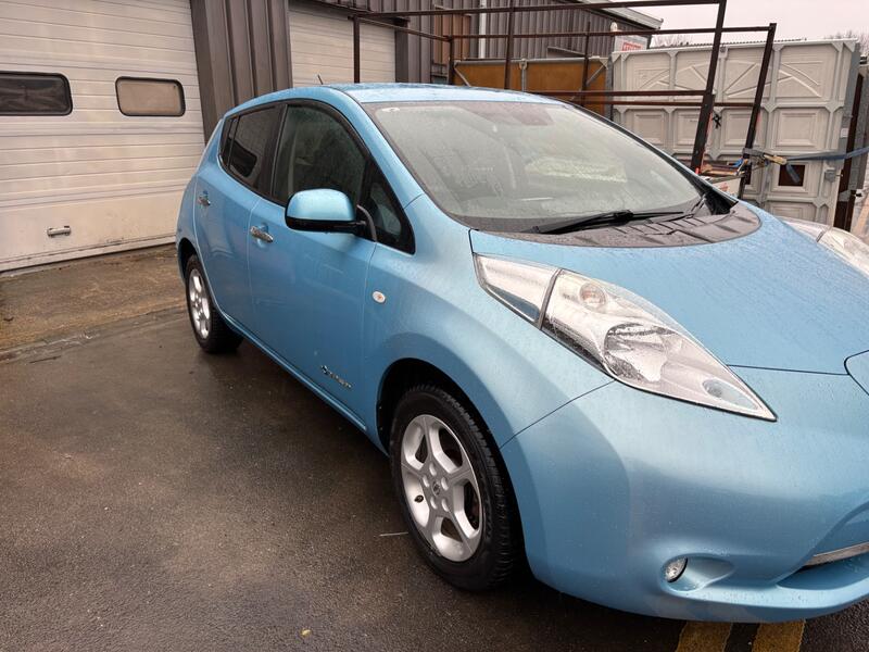 NISSAN LEAF