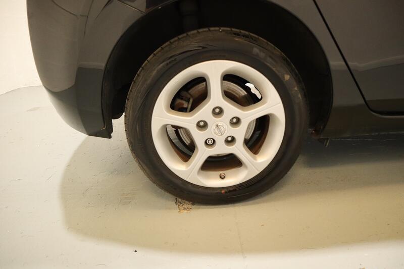 NISSAN LEAF