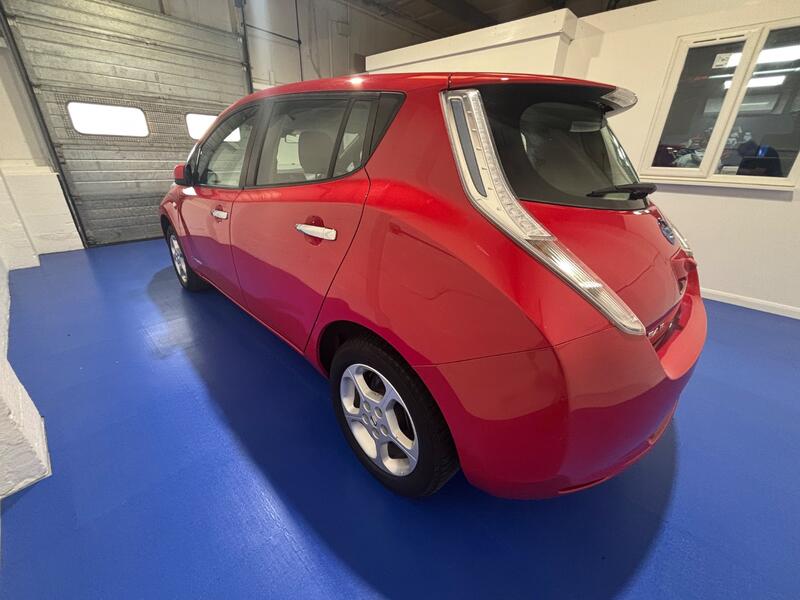 NISSAN LEAF