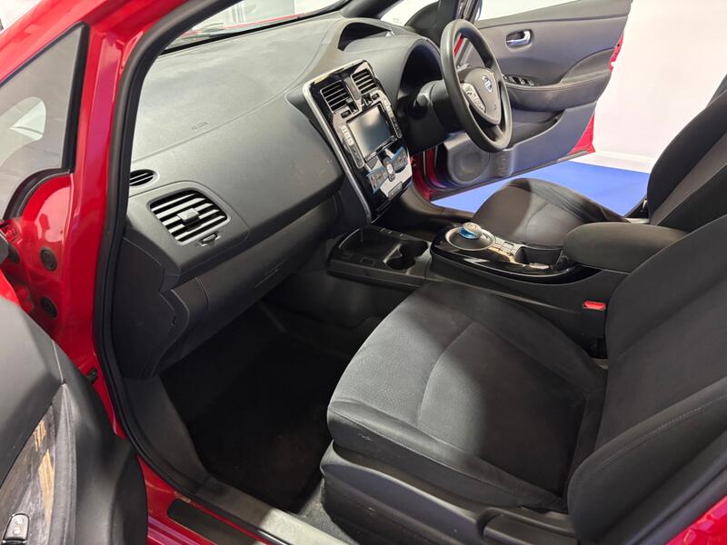 NISSAN LEAF