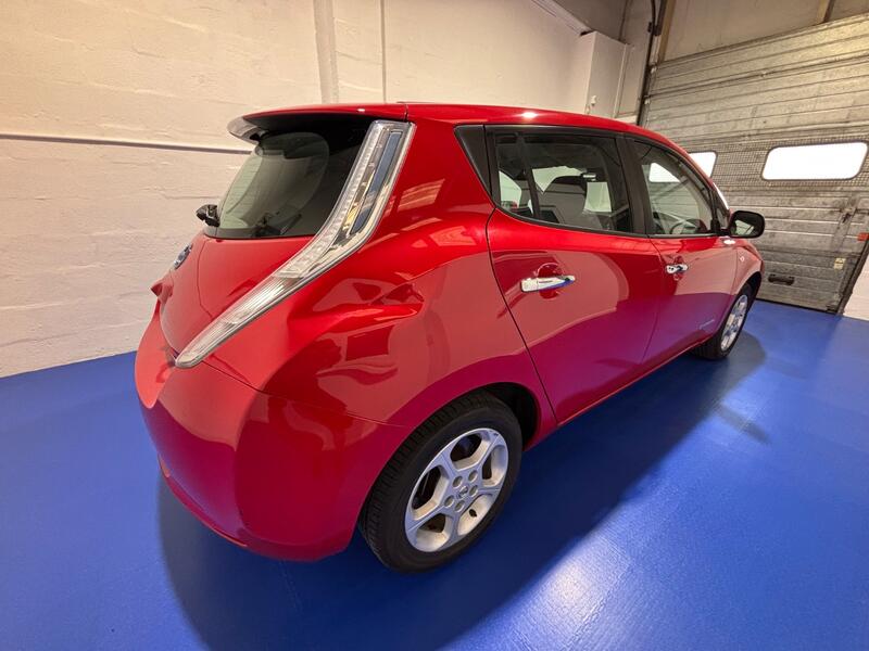 NISSAN LEAF