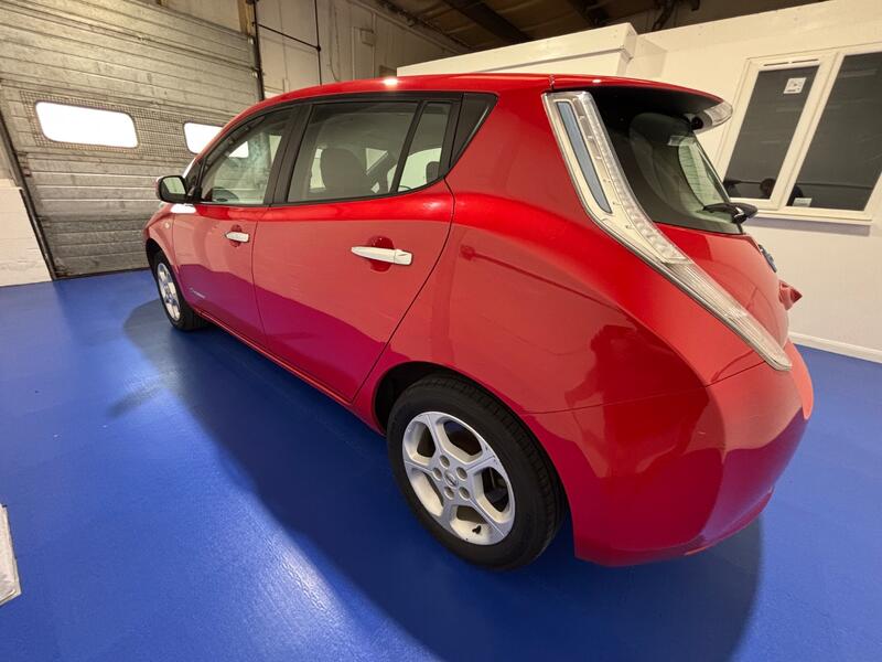 NISSAN LEAF