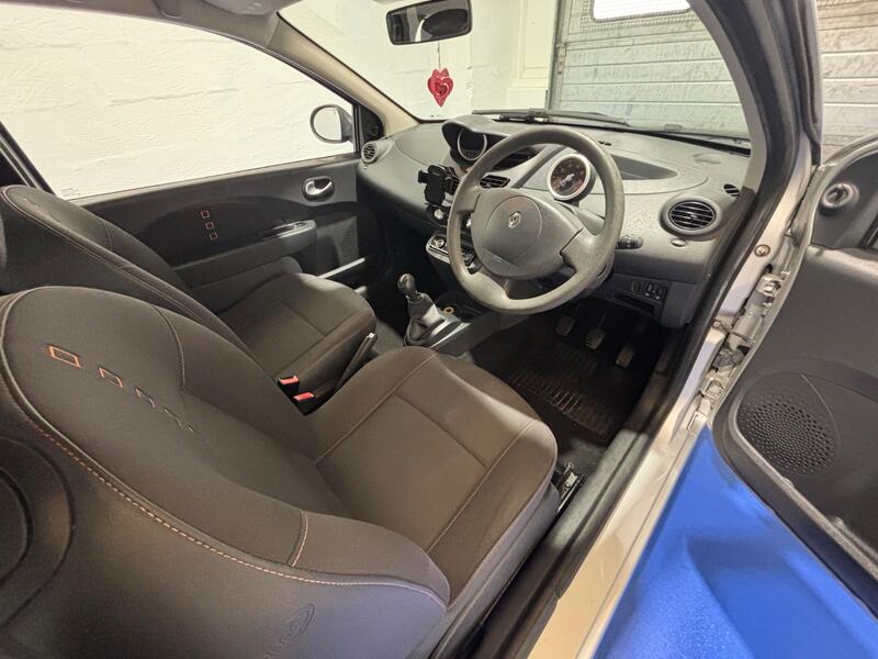 RENAULT TWINGO